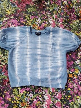 scoop size small (4-6)  light blue + white cotton tie-dye puff sleeve sweater